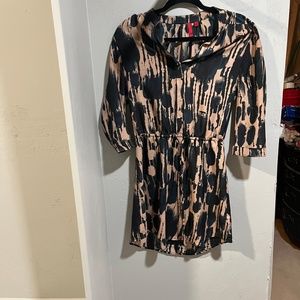 5I48 Blue and Tan Dress Short Sleeves Size Small